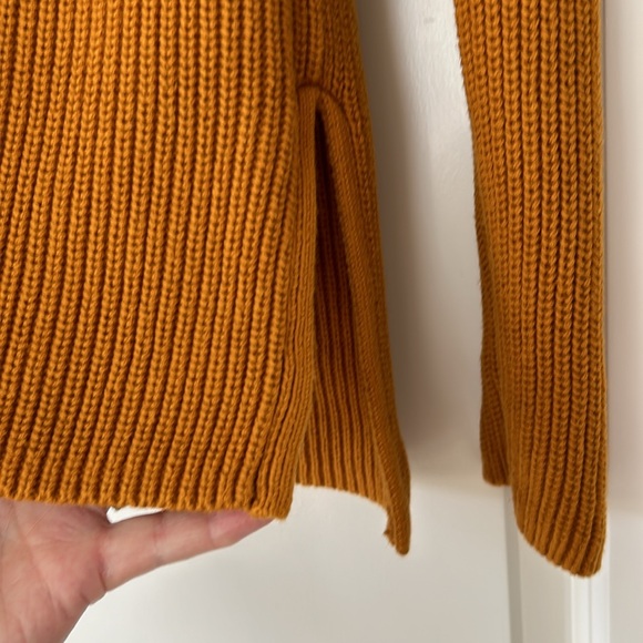 J Crew Mustard/Marigold Ribbed Knit V-Neck Sweater w Hi Lo Hems - Picture 3 of 10